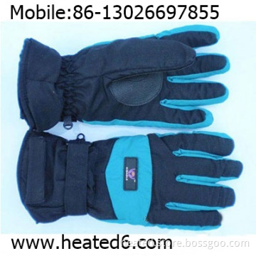 heated gloves for outdoor worker
